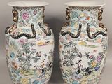 paire de vases chinois ornés de scènes orientales