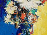 une peinture de fleurs dans un vase bleu sur une table