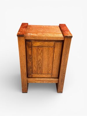 MAISON REGAIN Confiturier en placage d'orme ourvant par un v…