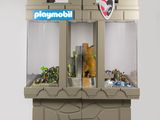 une vitrine Playmobil contenant des jouets