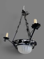 Suspension à trois bras de lumière en fer forgé et cristal s…
