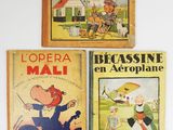 quatre livres pour enfants sont alignés sur une surface blanche