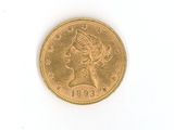 une pièce d'or ornée d'une tête de femme