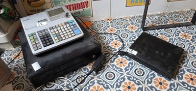 UN Petit Ensemble Comprenant :