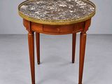 une image représentant une table avec un plateau en marbre et des pieds en bois