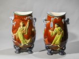 deux vases sur lesquels est peinte une femme