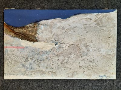 une photo d'un bout de papier qui a été arraché