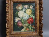 tableau représentant des fleurs dans un cadre doré sur fond gris