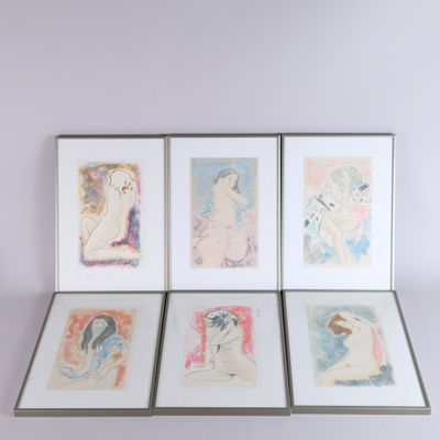 quatre reproductions encadrées représentant des femmes sur un fond blanc