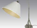 l'image d'une lampe avec un abat-jour blanc