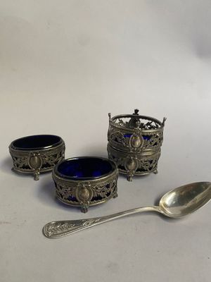 service à thé plaqué argent avec tasses en verre bleu et cuillères