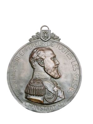 une image représentant une médaille d'argent sur laquelle figure le portrait d'un homme