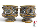 deux vases superposés