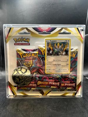 une boîte de cartes à collectionner Pokémon et un porte-cartes
