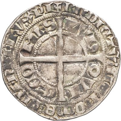 une vieille pièce d'argent ornée d'une croix