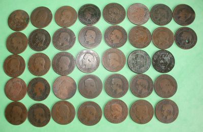 a bunch of coins sitting on top of a green surface