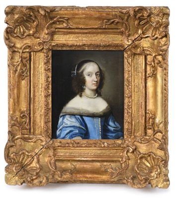 un tableau représentant une femme en robe bleue, dans un cadre doré