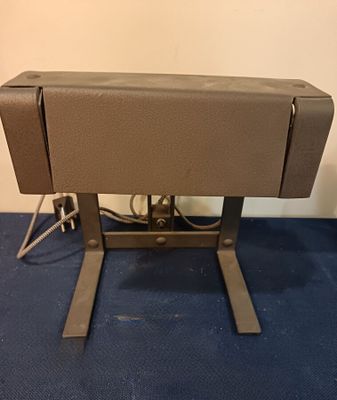 D'après Jacques LECHEVALLIER- Lampe de bureau métallique.