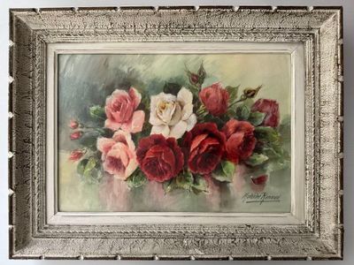 tableau représentant des roses rouges et blanches dans un cadre argenté, accroché à un mur blanc