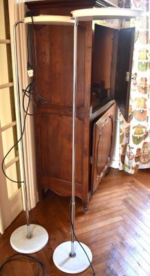 two lamps that are sitting on the floor in the room