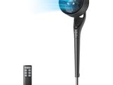 une image représentant un microphone noir surmonté d'une lumière bleue