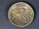 une image représentant une pièce d'or sur laquelle figure un éléphant