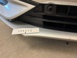 a sticker on the front of a car that says vpauto