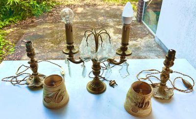 Paire de flambeaux en bronze monté en lampe et chandelier en…