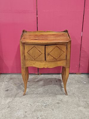 Meuble à en-cas (?) en bois naturel, ouvre à deux portes mar…