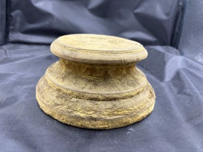 Lot de petits socles ( 2) et présentoir en bois exotique et …