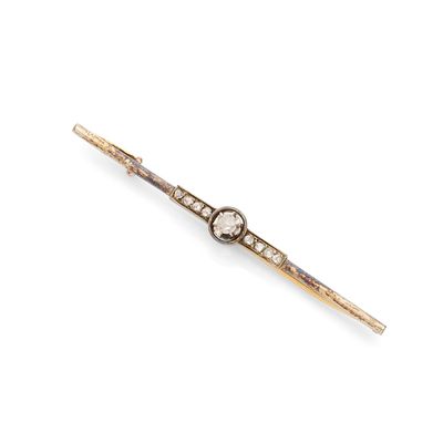 une broche ancienne en forme de lingot, en diamants et en or