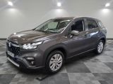 un SUV gris garé dans un garage au sol carrelé