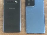 deux samsung galaxy s10 et s10e sont montrés côte à côte