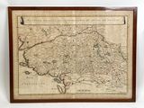 une vieille carte de l'Angleterre dans un cadre en bois