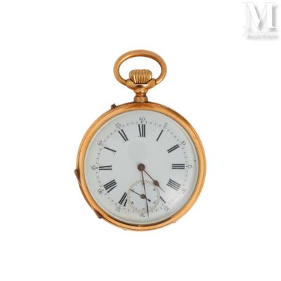 une montre de poche en or avec des chiffres romains sur le cadran