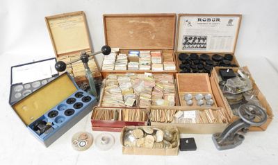 de nombreux outils de toutes sortes dans une boîte