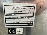 une photo d'un panneau apposé sur le côté d'une machine