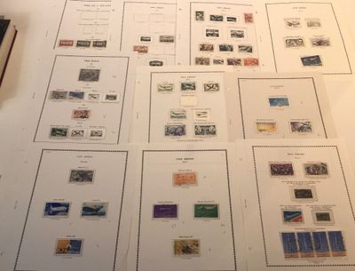 tout un tas de timbres différents, tous rassemblés sur la table