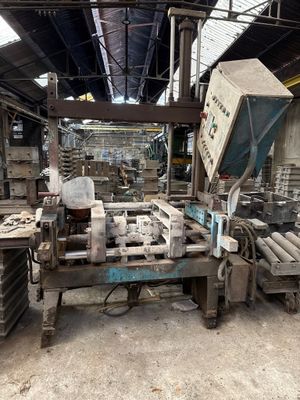 Coquilleuse à commandes numériques A vendre pour ferraille, … - Photo 1