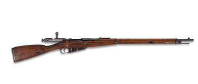 un fusil sur fond blanc avec un fond blanc