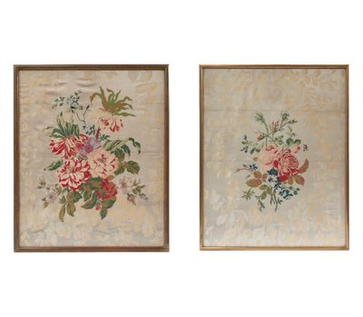 deux tableaux floraux encadrés, avec des cadres dorés, sur fond blanc