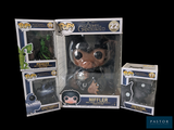 trois boîtes de figurines Pop Vinyl dans une vitrine
