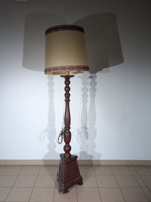 a lamp that is sitting on the floor in the room