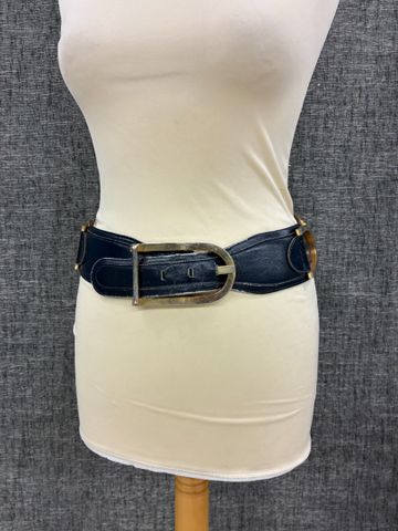 LÉO ISBA – Ceinture en cuir bleu, anneaux en métal doré. 91 cm