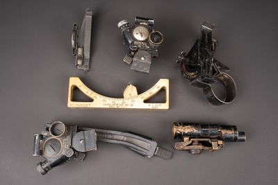 Accessoires de mortier. Comprenant une lunette en métal, mar…