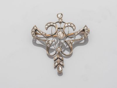 une broche en diamant et en or, une broche, une broche