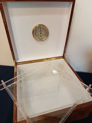 Boîte à chocolat RICHART. 30 x 30 cm