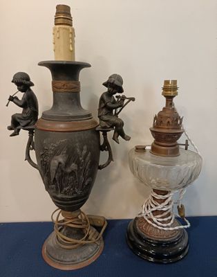 Ensemble cpt: vase type amphore en bronze, les anses figuran…