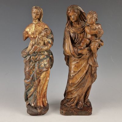 paire de figurines en bois sculpté représentant la Vierge à l'Enfant