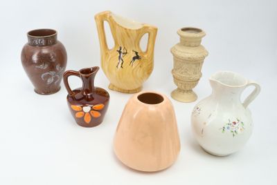 many different vases that are sitting on a table